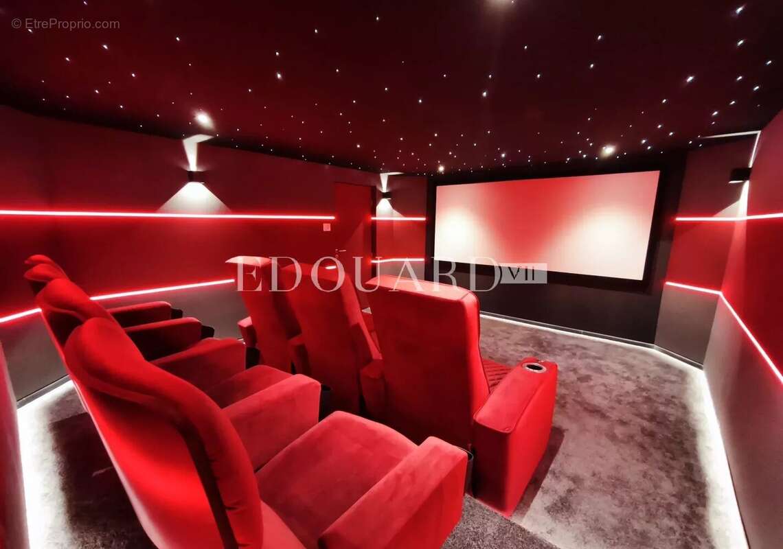 Splendide propriété de 300 m² en excellent état avec home cinéma, superbe piscine et pool house - photo 3