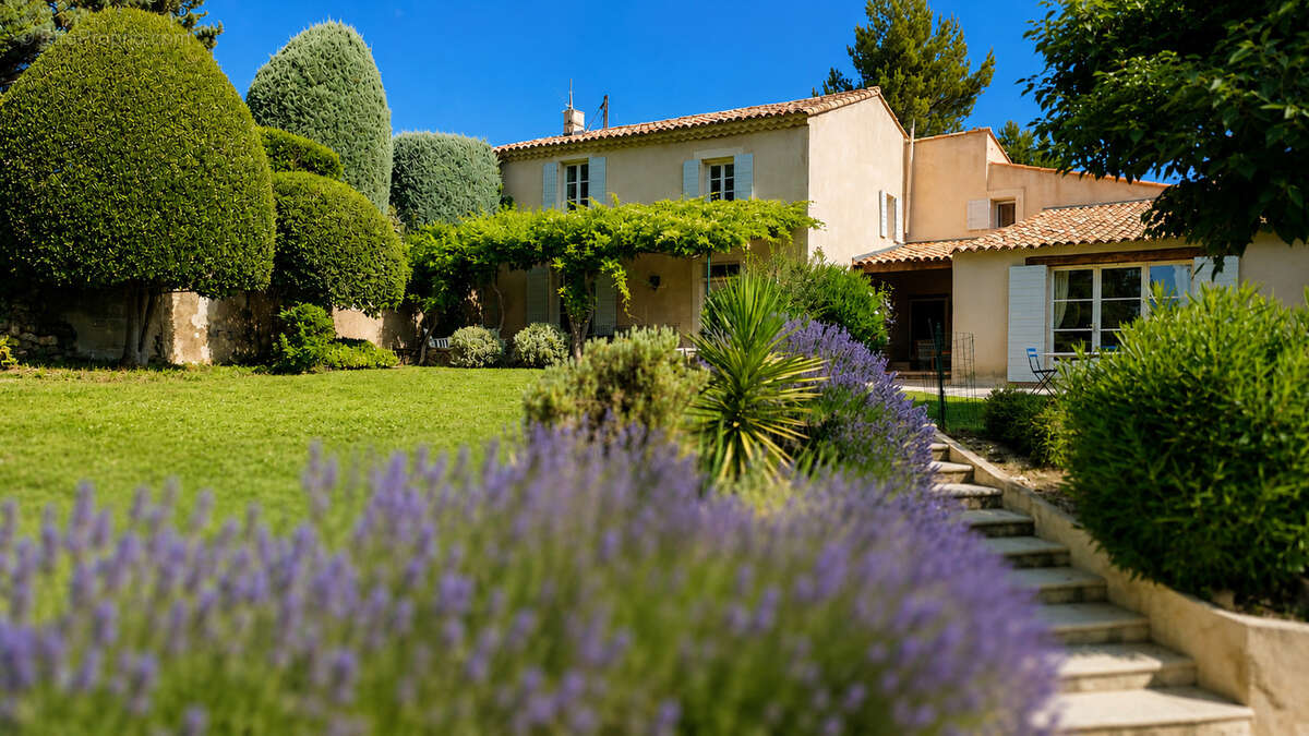 Maison à CUCURON