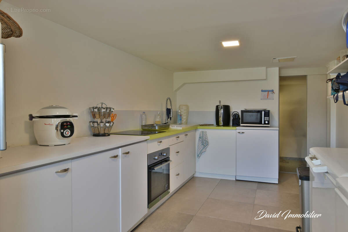 Villa 3 faces - 320 m2 + terrain constructible - photo 16