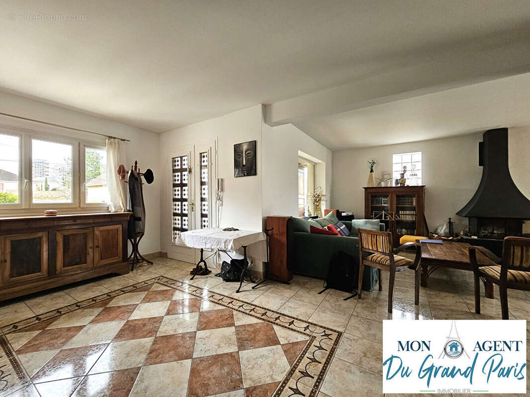 Maison à VERRIERES-LE-BUISSON