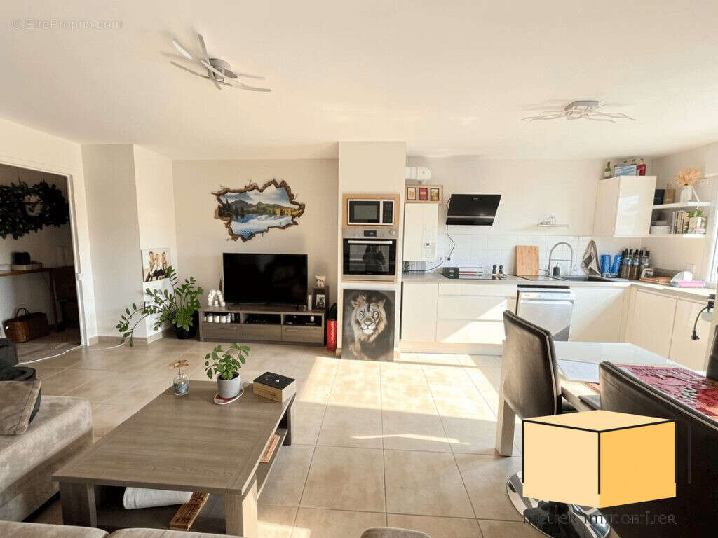Appartement à YENNE