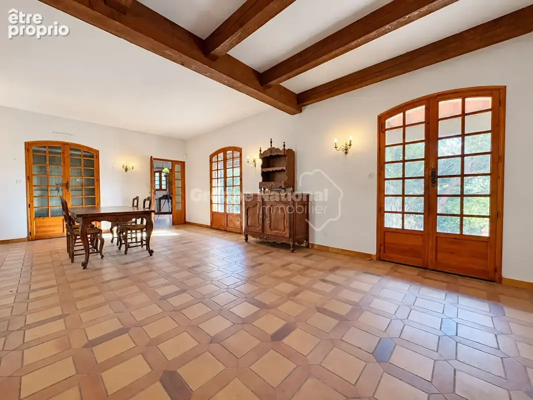 Maison de caractère de 136 m² - 3 chambres - Terrain de 1 862 m²  - Pélissanne - photo 4
