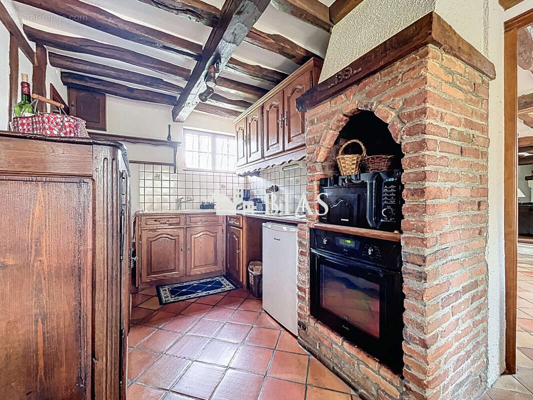 cuisine depuis entrée - Maison à APPEVILLE-ANNEBAULT