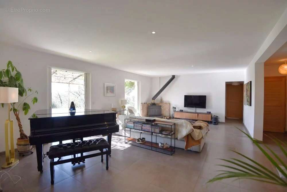 Maison à MONTAUROUX