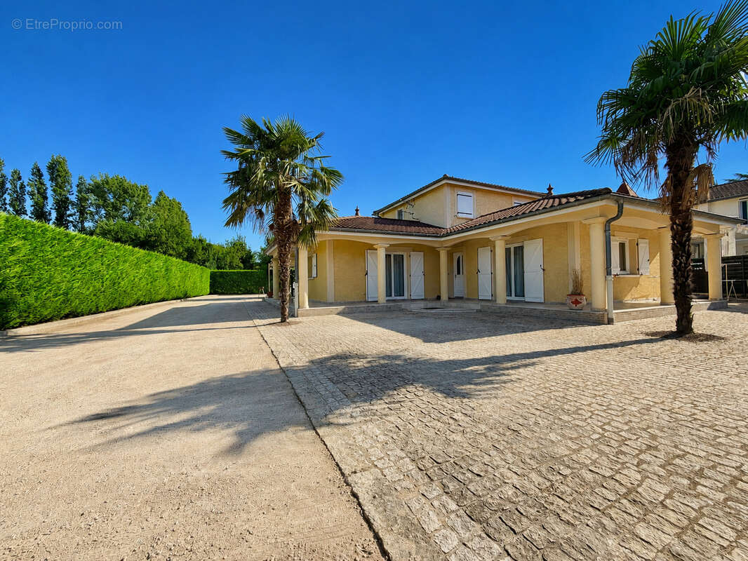 Maison 165 m2 Parcieux avec un terrain de 1434 m2 et piscine chauffée. - photo 18