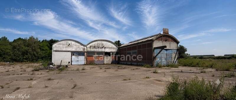 Opportunité Exceptionnelle- 46000 m2 de terrain avec bâtiments industriels à vendre dans l'oise - photo 2