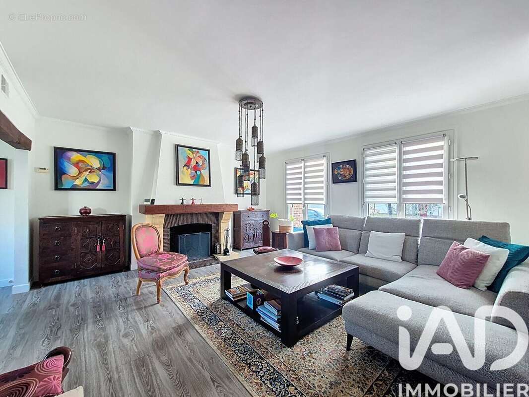 Photo 2 - Maison à LE MESNIL-SAINT-DENIS