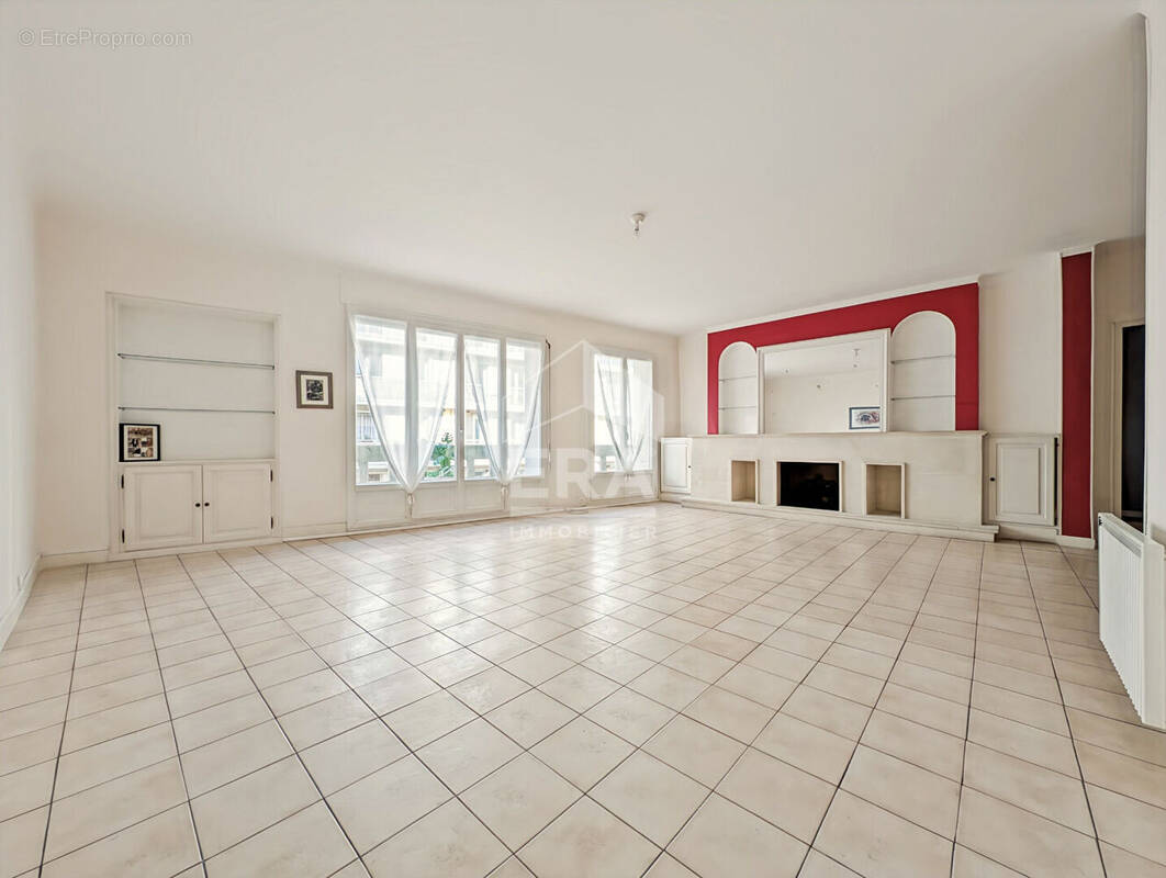 Appartement à MARSEILLE-4E