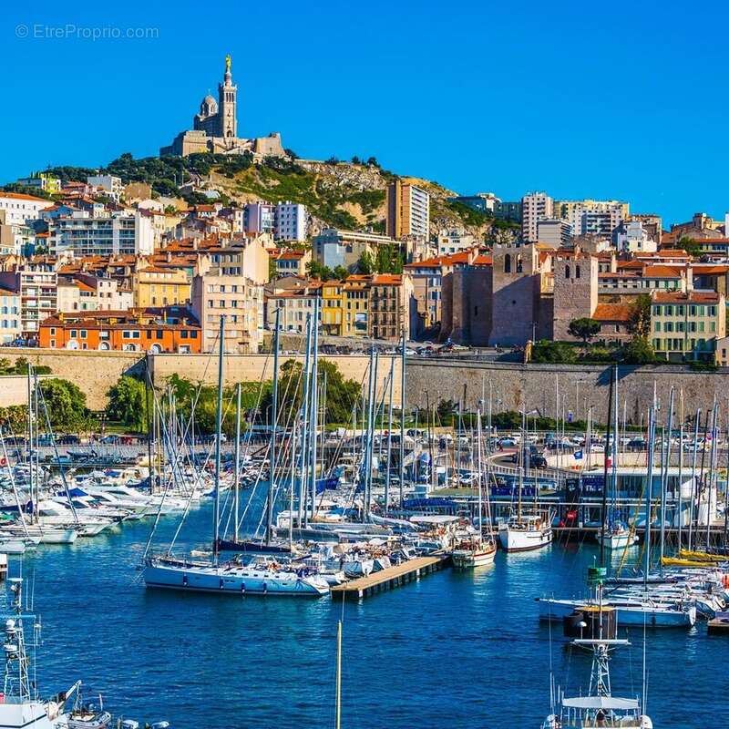 Appartement à MARSEILLE-4E