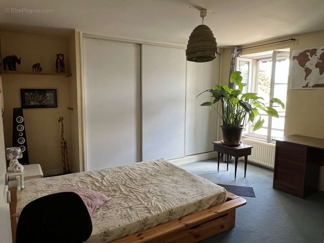 F5 chambre 1 étage - Appartement à LA LANDE-DE-LOUGE