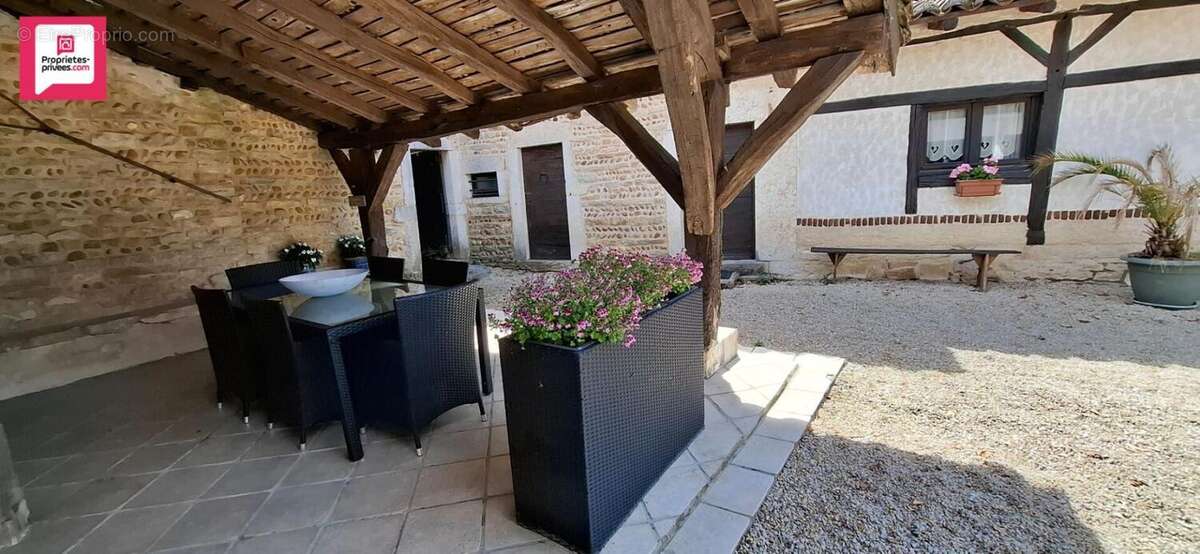 Demeure de prestige et gîte Viriat 10 pièce(s) 320 m2 - photo 14