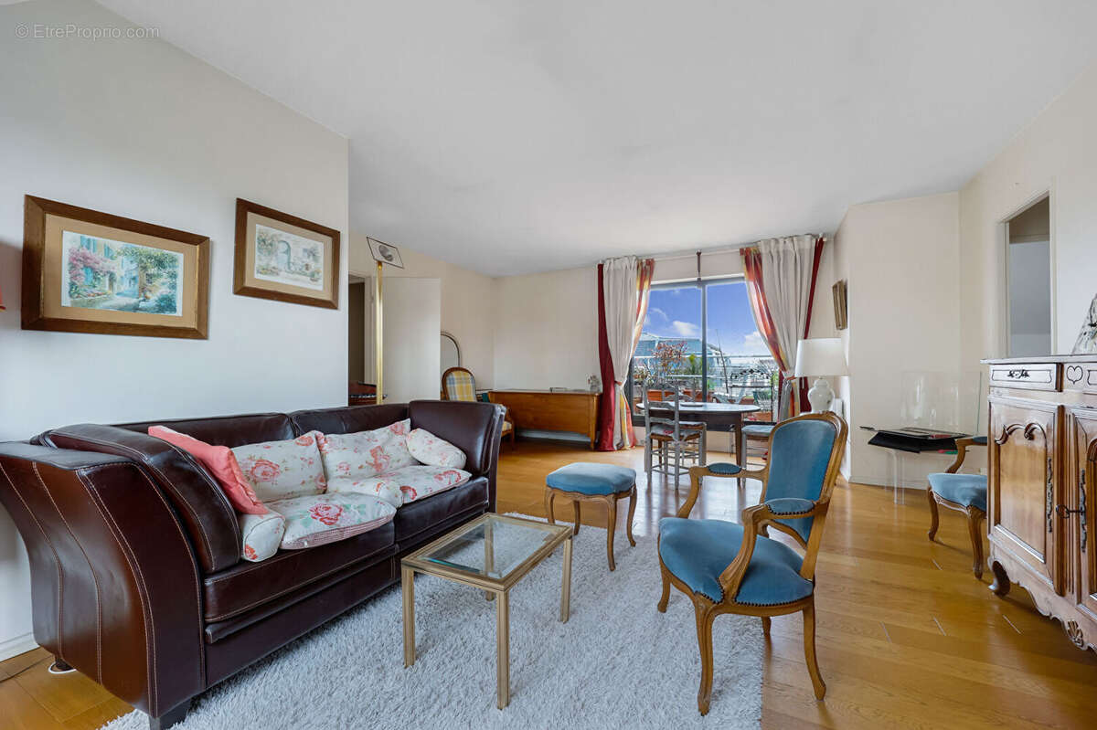 Appartement à LA GARENNE-COLOMBES