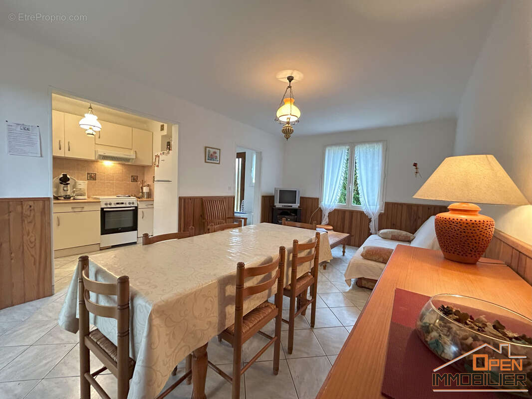 Maison à SAINT-JULIEN-DE-LAMPON