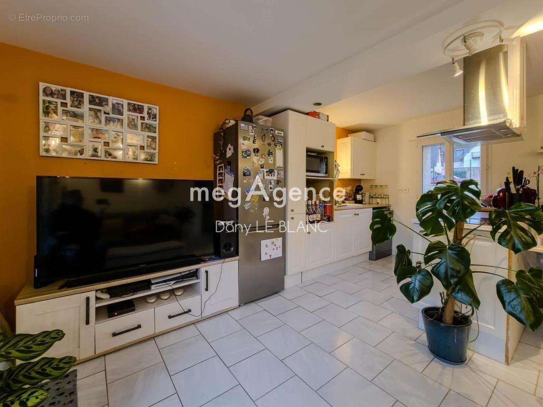 Appartement à JOUY