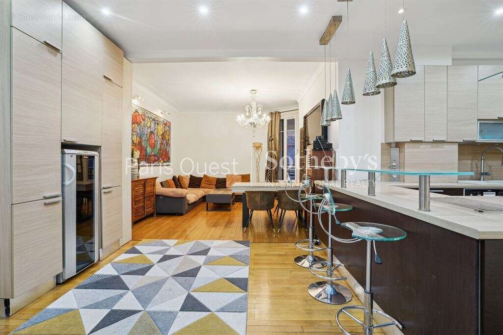 Appartement à NEUILLY-SUR-SEINE