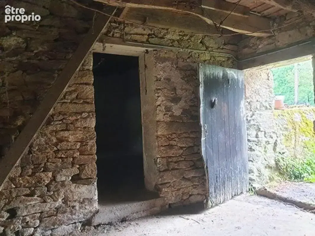 Maison en pierre à rénover entièrement - photo 3