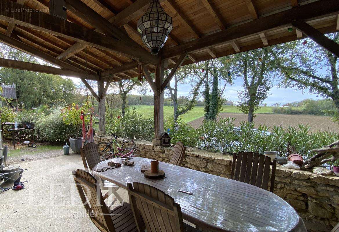 Maison à VIC-FEZENSAC