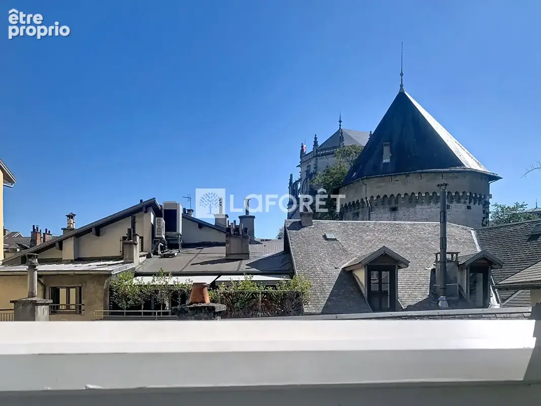 Chambéry historique t2 de caractère  charme des poutres et volumes sous toit - photo 3