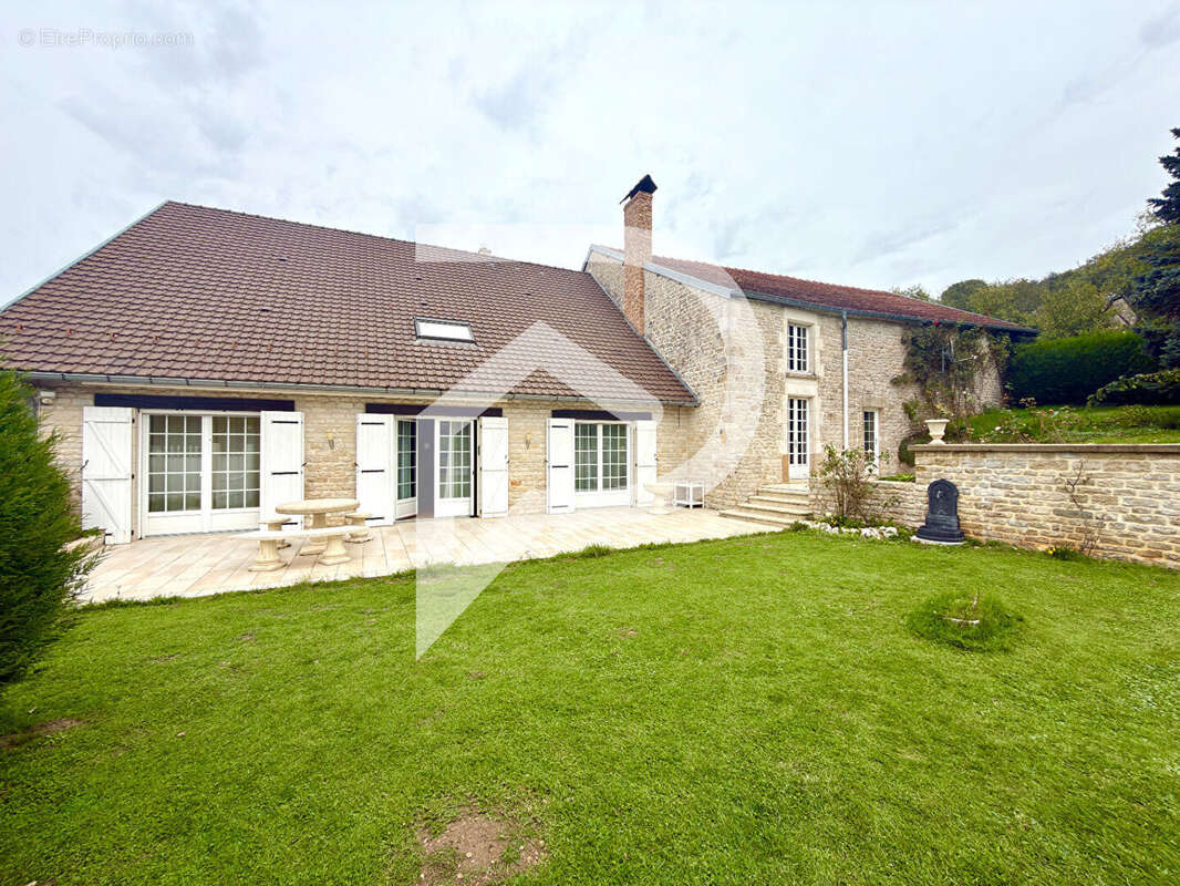 Maison à PERRANCEY-LES-VIEUX-MOULINS