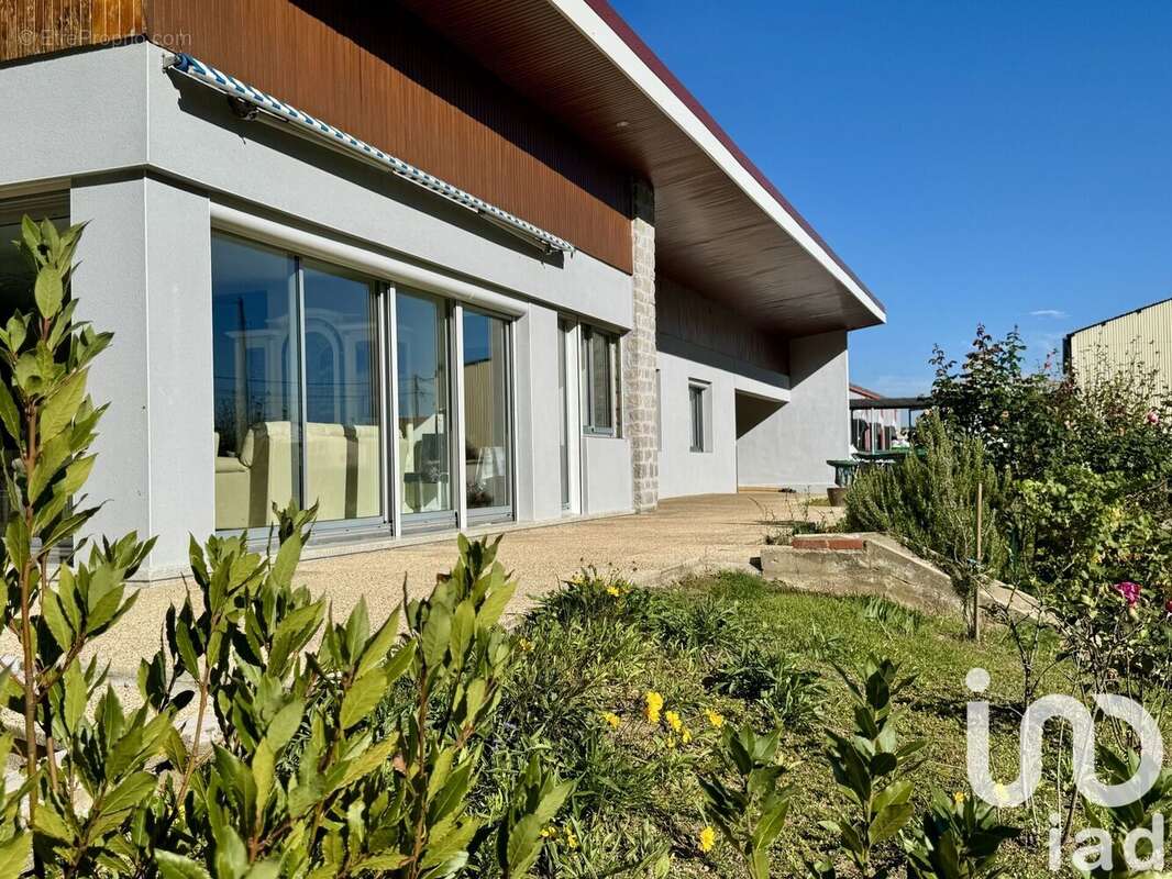 Photo 5 - Maison à SAINT-JUST-SAINT-RAMBERT