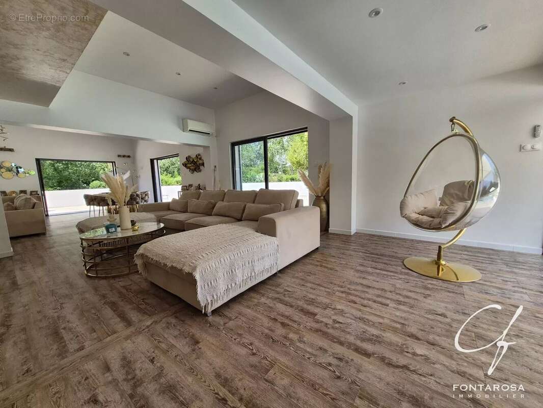 Maison à ROQUEBRUNE-SUR-ARGENS