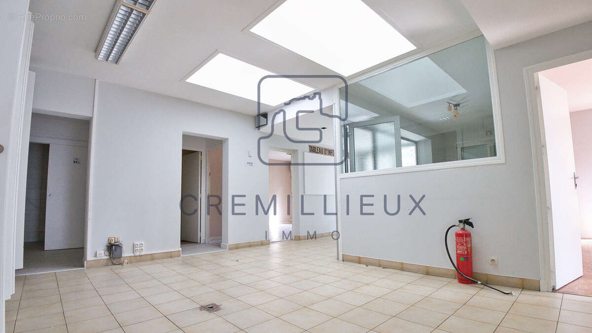 Local commercial ou professionnel Guilherand-Granges 225 m2 - photo 4
