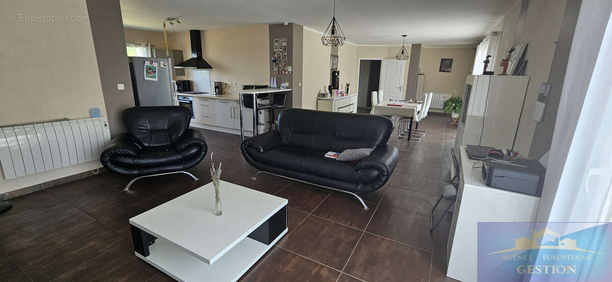 Maison familiale de plain pied a  pontacq - photo 7