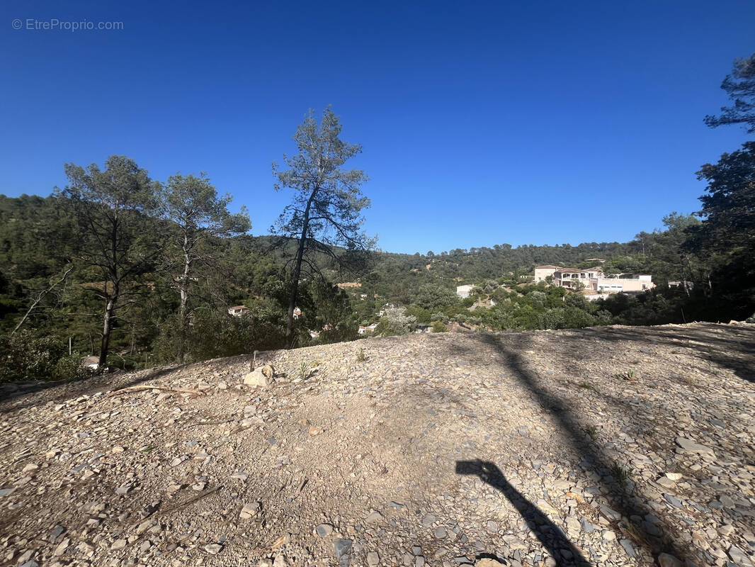 Terrain à bâtir de 1540 m2 avec permis accepté - photo 2