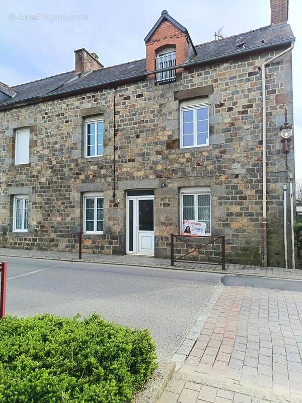 Photo 1 - Maison à MONTREUIL-SUR-ILLE