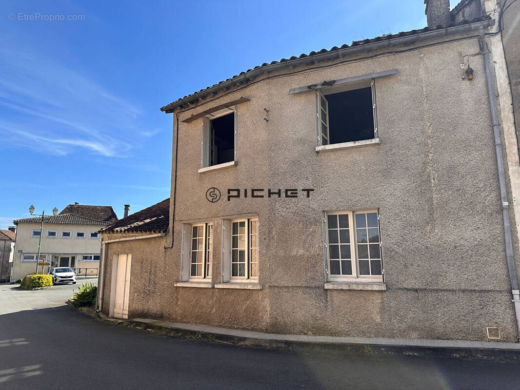 Maison à NEGRONDES