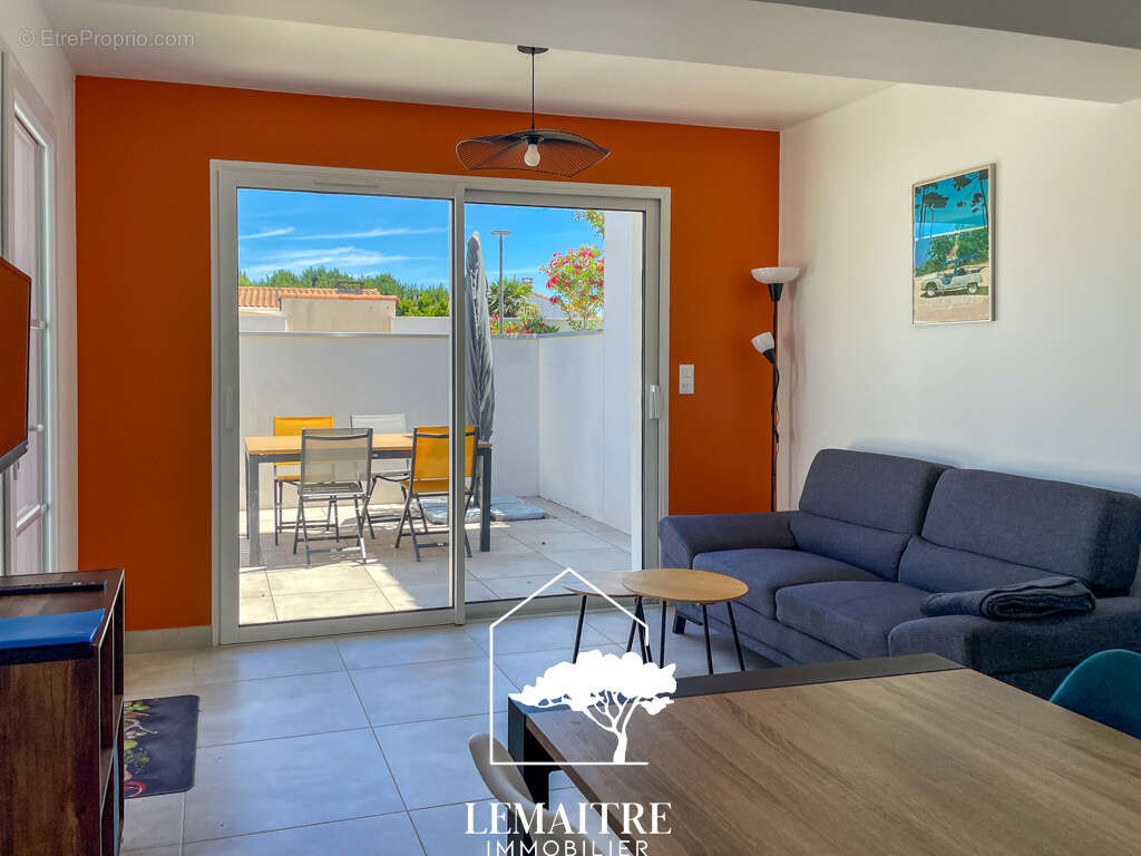 Maison de plain-pied   45 m2   2 chambres   Terrasse   Parking   Résidence sécurisée avec piscine - photo 9