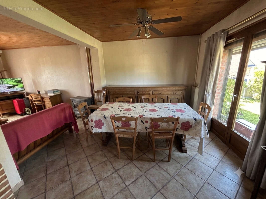 Pavillon individuel de 1986 développant 104m2 et bâti sur 868m2, très beau potentiel  ! - photo 6