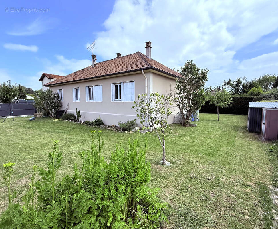 Maison à LA QUEUE-LES-YVELINES