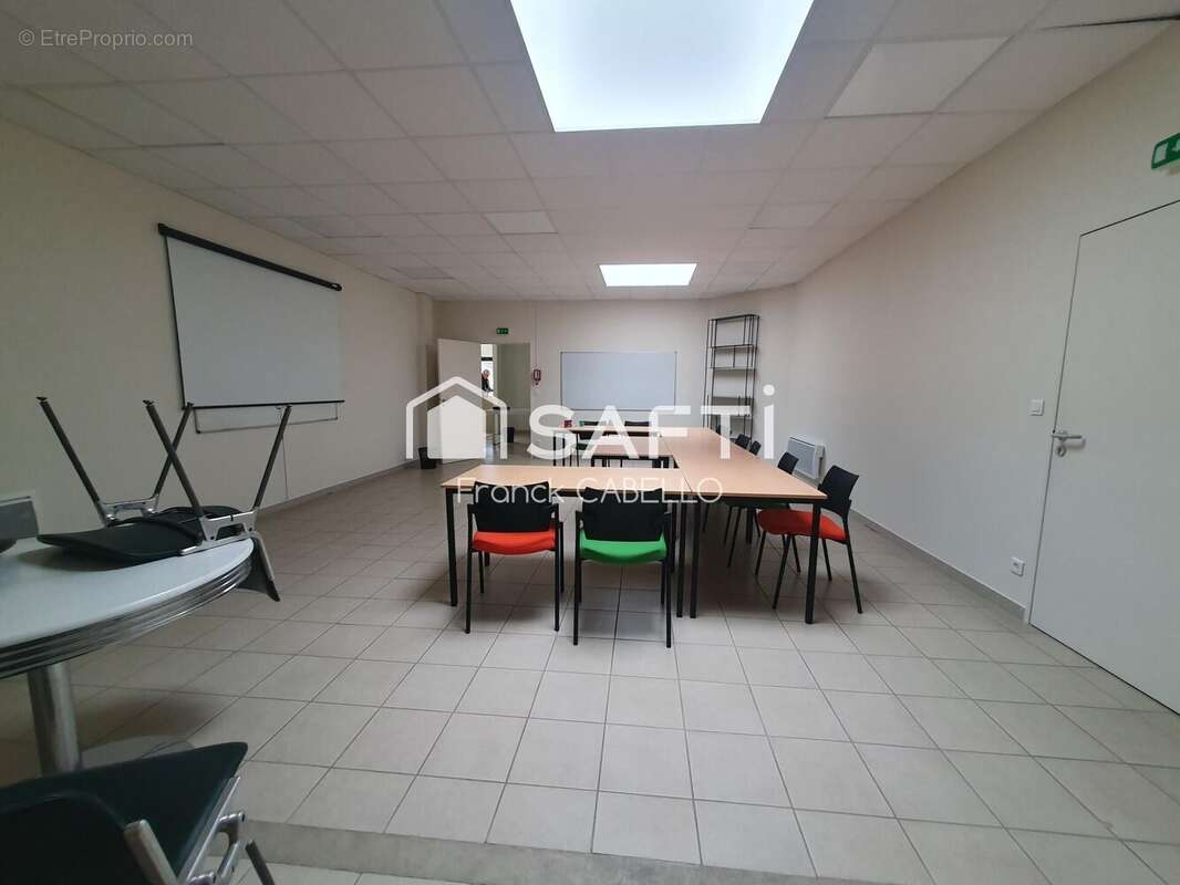 Photo 4 - Commerce à CREUZIER-LE-NEUF