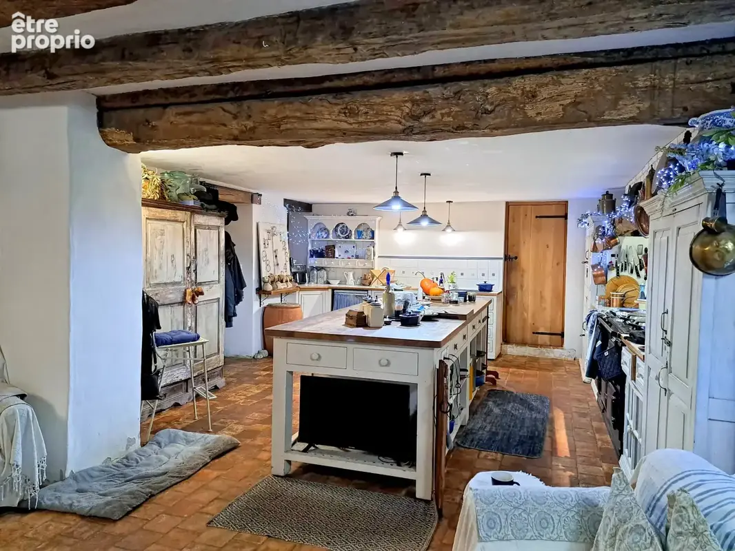 Ensemble immobilier de deux maisons avec vue et sur près de 5 hectares - photo 11