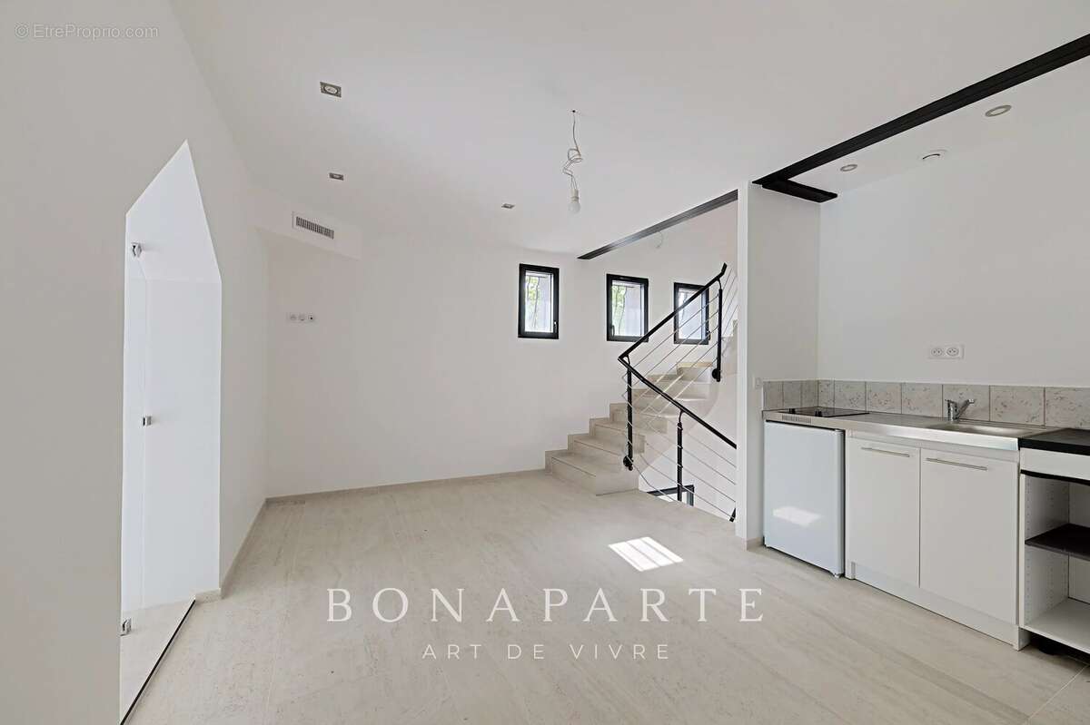 ANTONY centre – Maison récente de 230 m² avec ascenseur, piscine 8x4 et dépendances sur terrain de 1 150 m² - photo 8