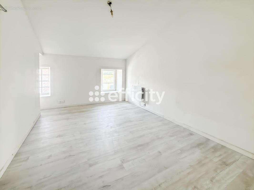 Appartement à BRIZAMBOURG