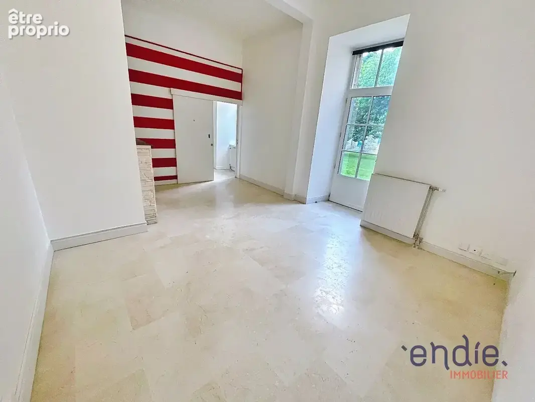 Appartement atypique 4 pièces avec jardin et parking dans un cadre exceptionnel - photo 4