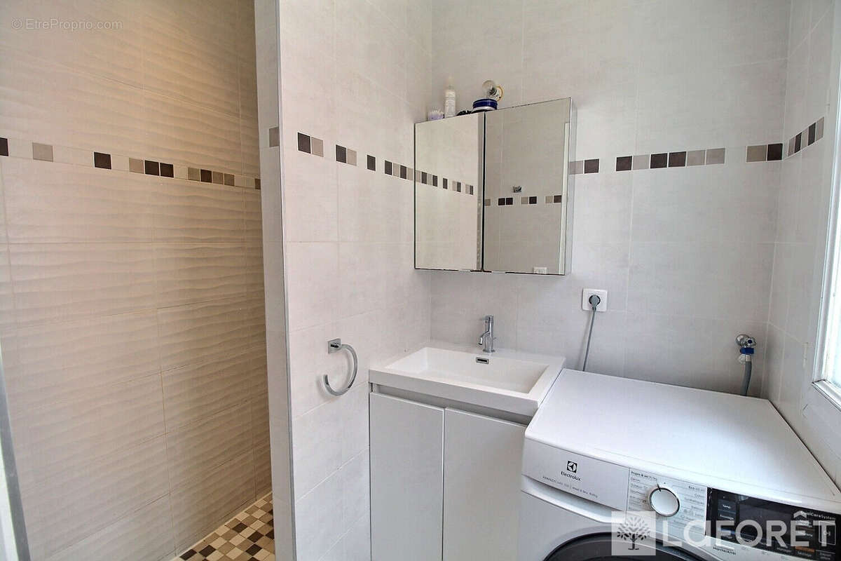 Appartement à LA GARENNE-COLOMBES