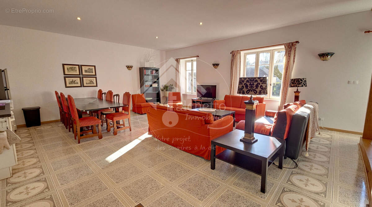 Maison à MONTAIGU-LE-BLIN