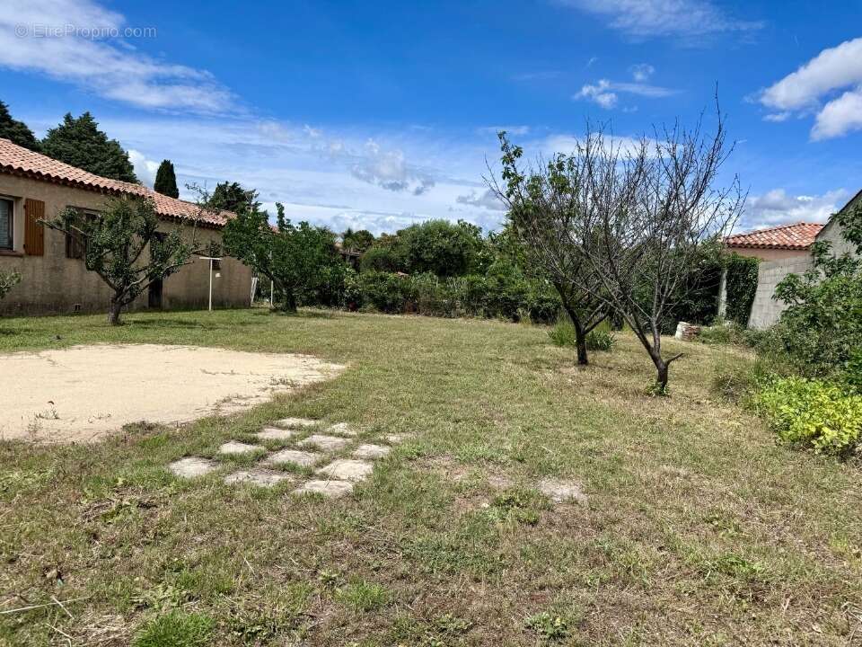 Terrain à CHATEAUNEUF-LES-MARTIGUES