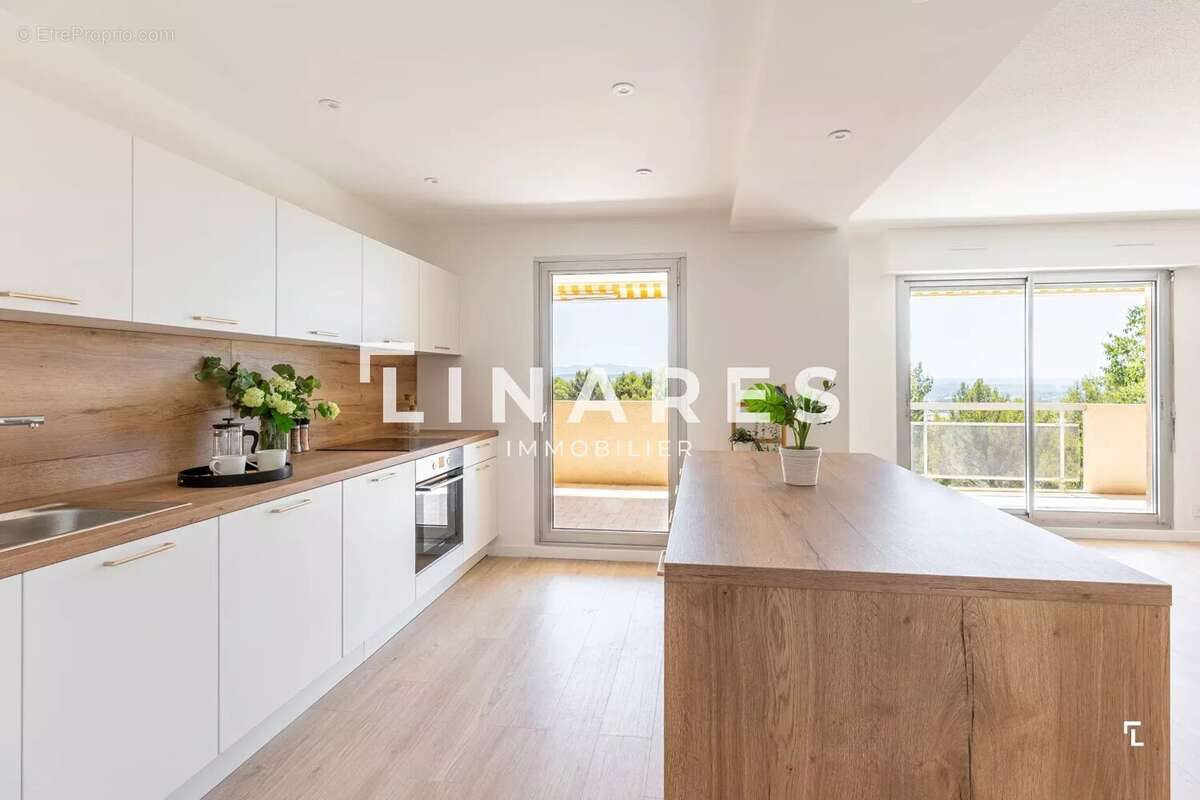 LE BRUNET - Appartement T3 de 91m2 - Terrasse - Parking - Cave - 13100 - photo 2