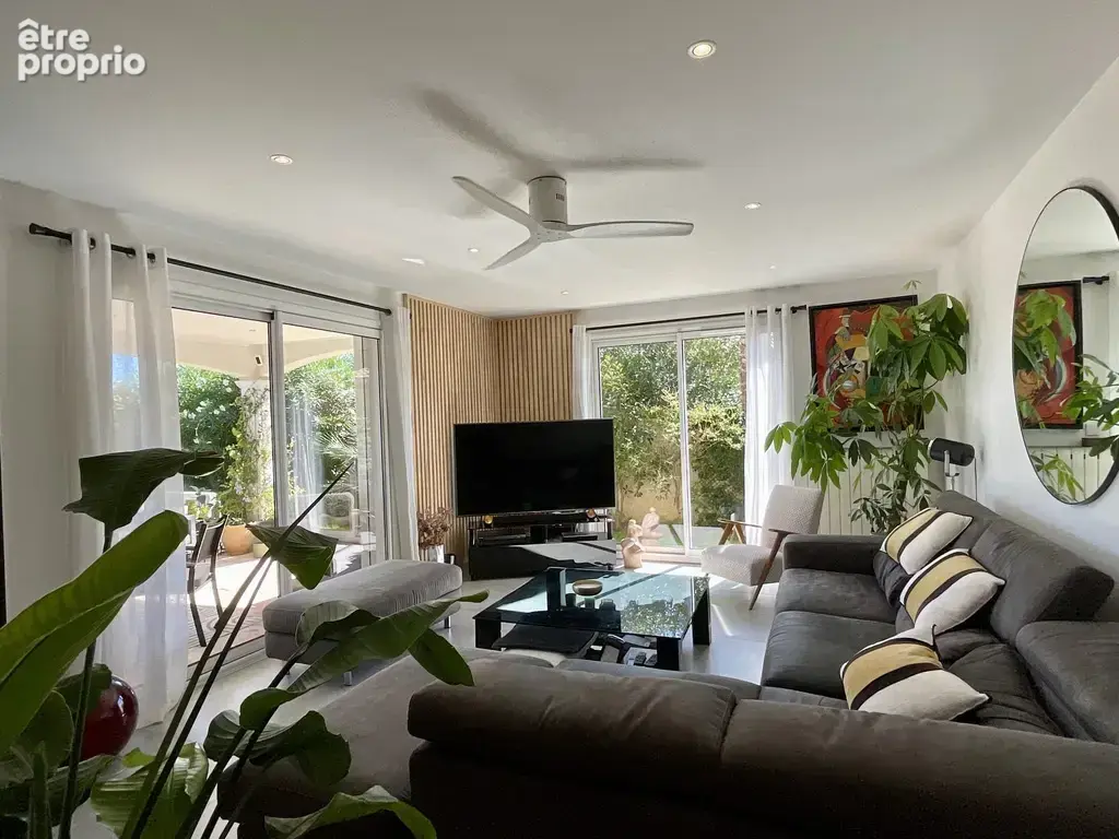 Villa de charme avec piscine, jardin paysager, double garage et prestations premium - photo 7