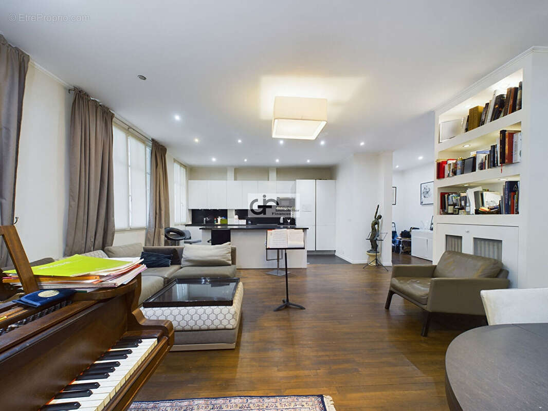 Appartement à PARIS-16E