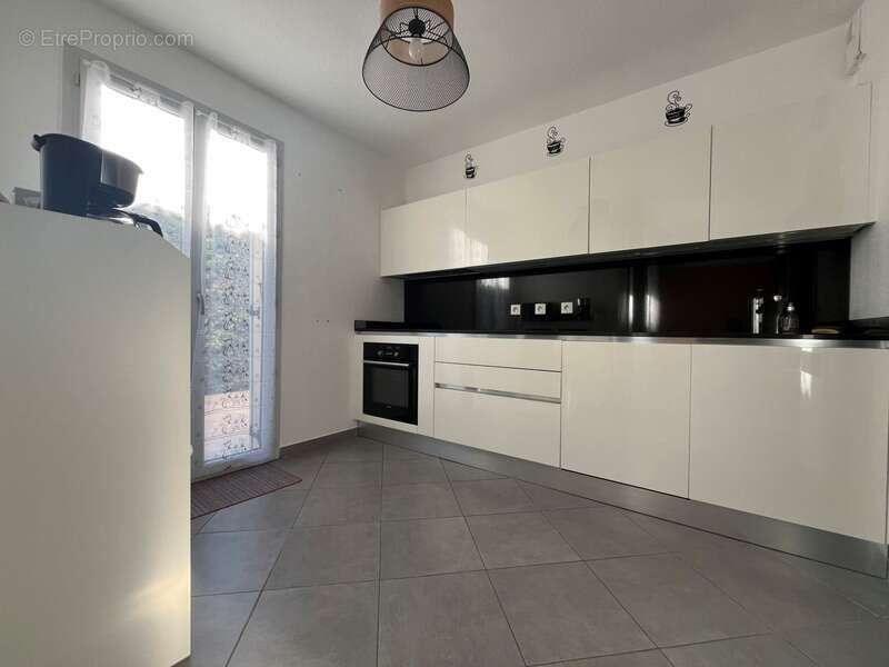 Maison à LA ROQUETTE-SUR-SIAGNE