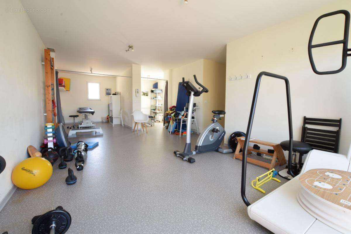 Local commercial Andilly 263 m² - 3 lots - plain pied - normes PMR - photo 2
