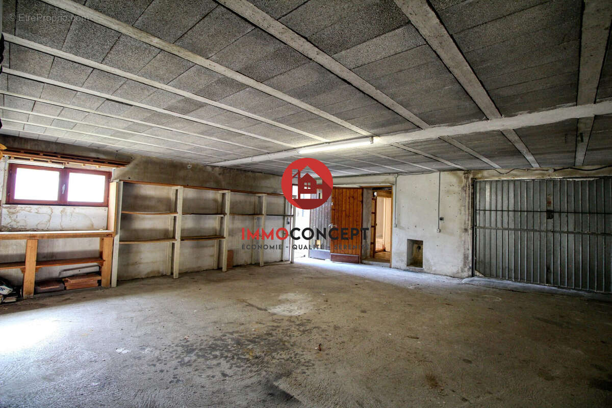 Garage 54m² - Maison à PUJAUT