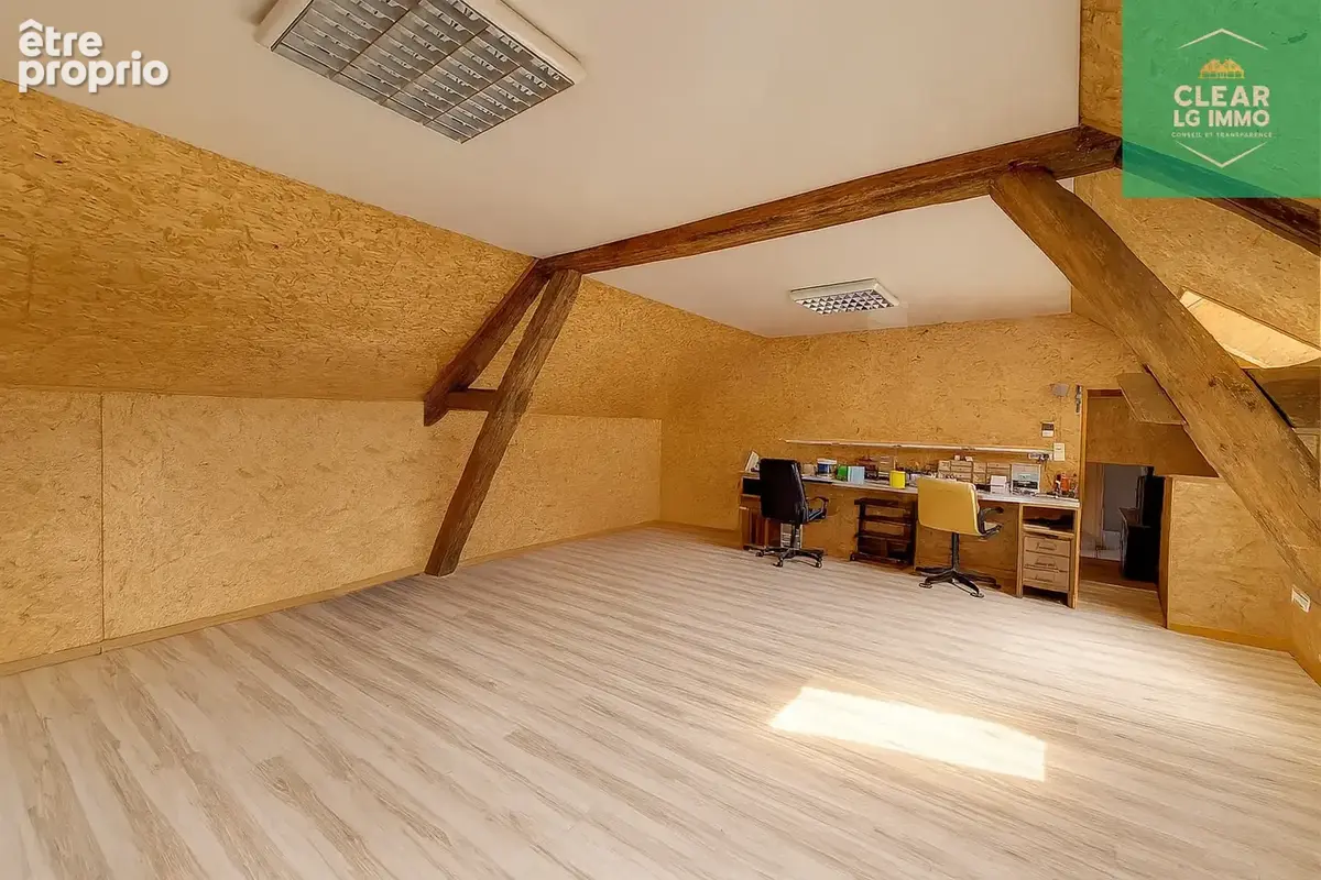 Grande maison familiale avec jardin et dépendances - photo 8