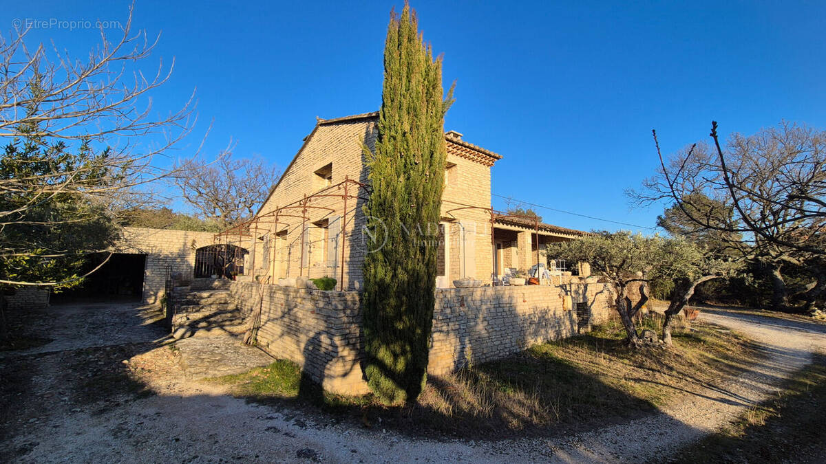 Maison à GORDES