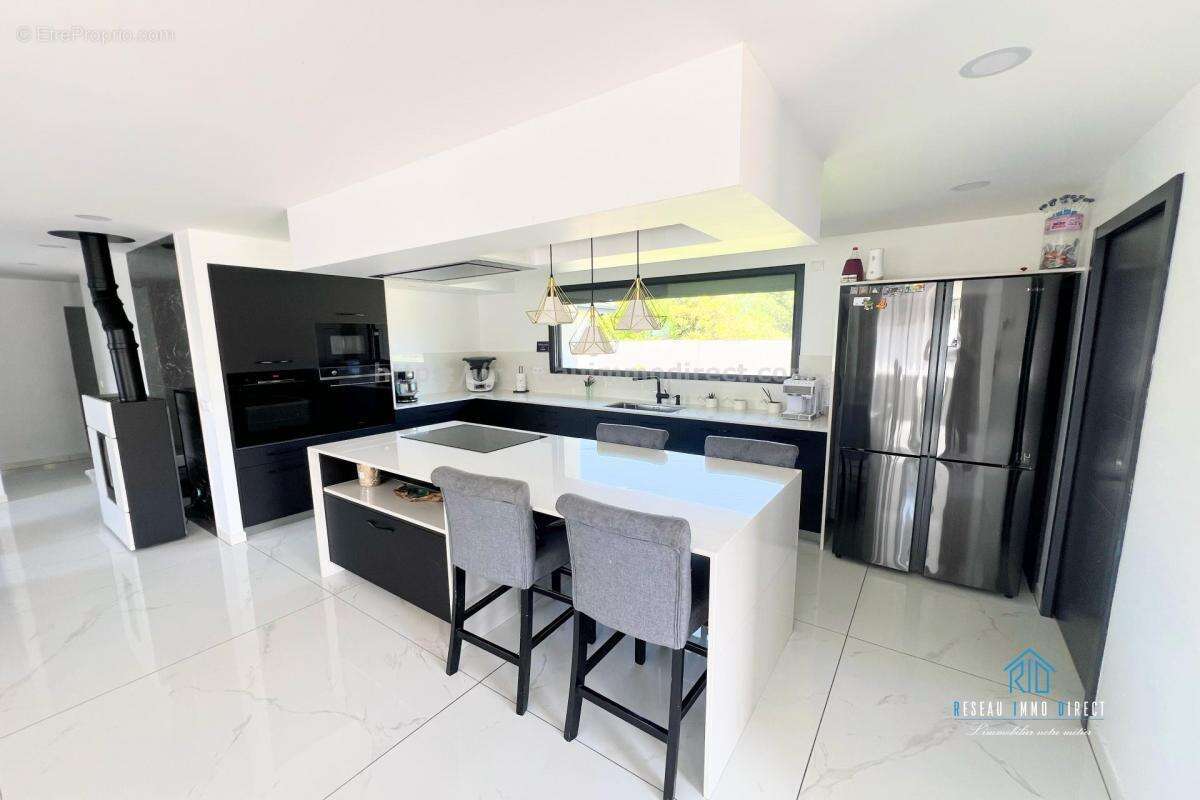 Maison à SAINT-SIMEON-DE-BRESSIEUX